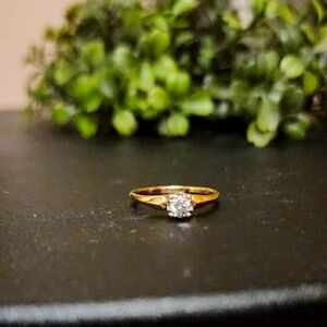 Elegant Gold Diamond Ring